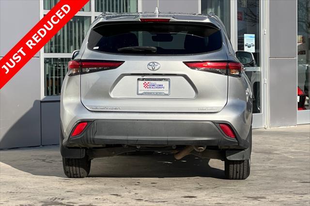 used 2021 Toyota Highlander car, priced at $34,300