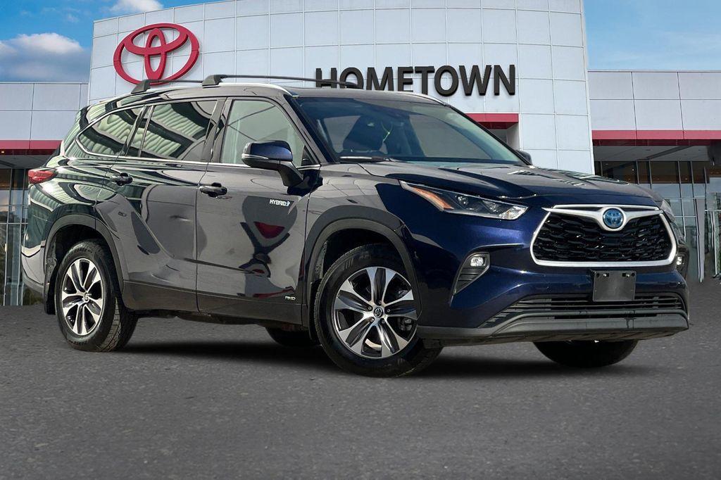 used 2021 Toyota Highlander Hybrid car, priced at $32,500