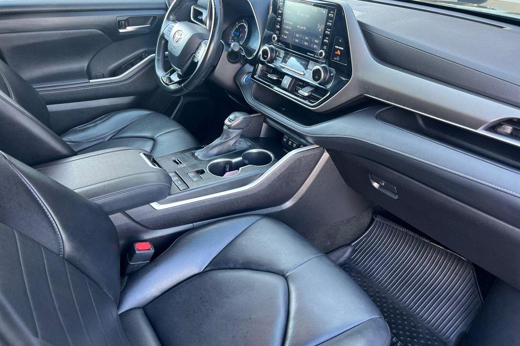 used 2021 Toyota Highlander Hybrid car, priced at $32,500