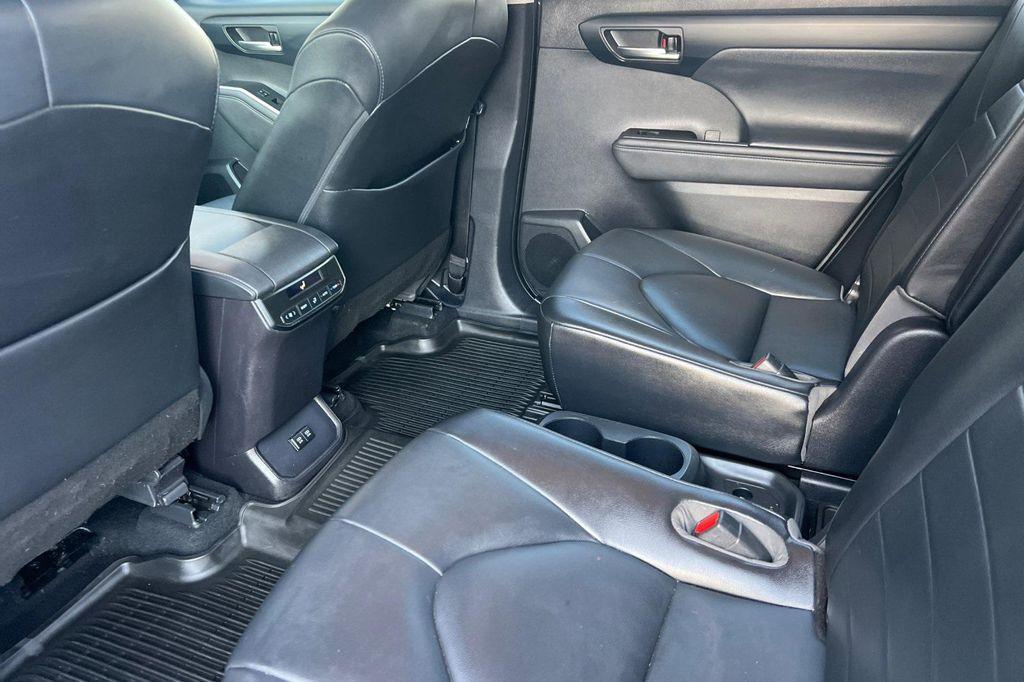 used 2021 Toyota Highlander Hybrid car, priced at $32,500