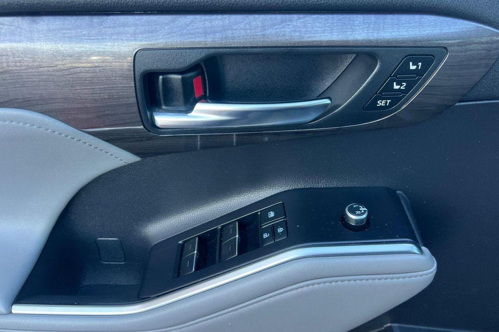 used 2022 Toyota Highlander car, priced at $37,000