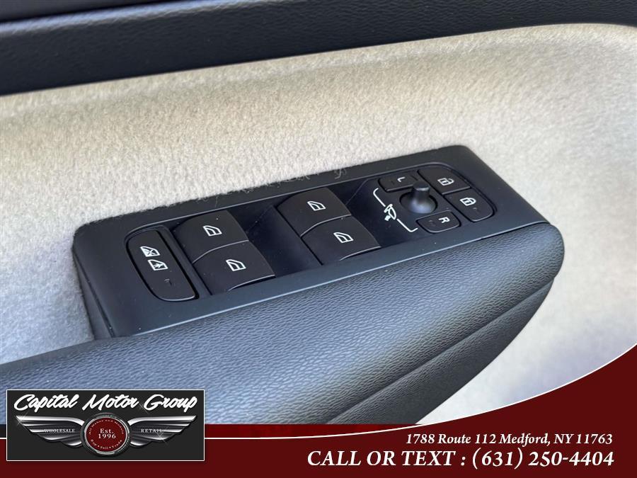 used 2019 Volvo XC40 car, priced at $19,977