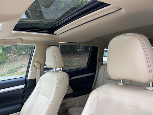 used 2018 Toyota Highlander car, priced at $25,999