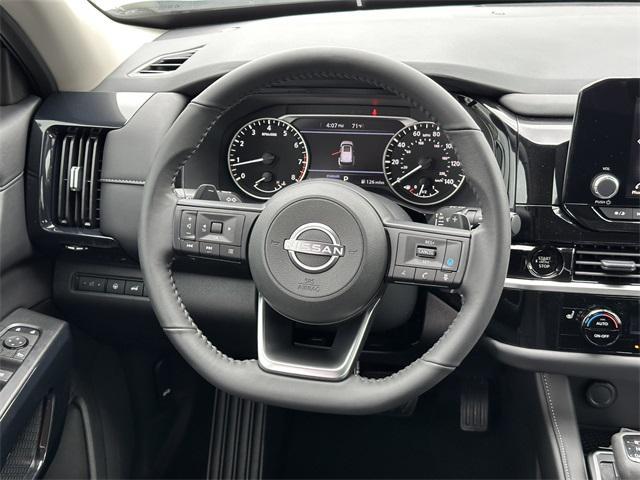 new 2025 Nissan Pathfinder car, priced at $33,721