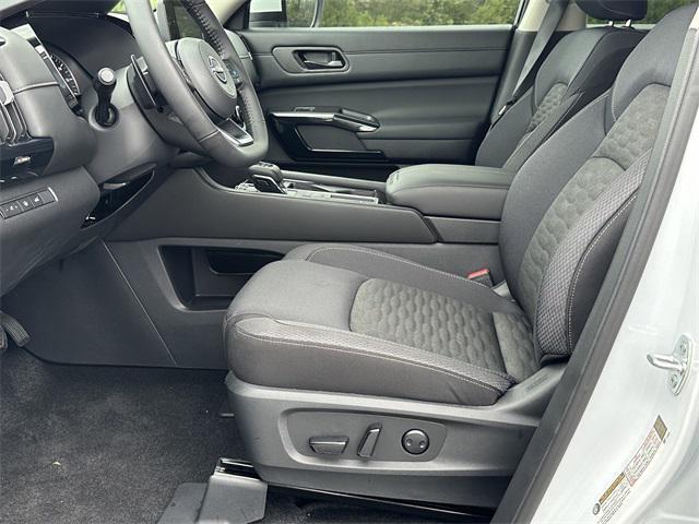 new 2025 Nissan Pathfinder car, priced at $33,721