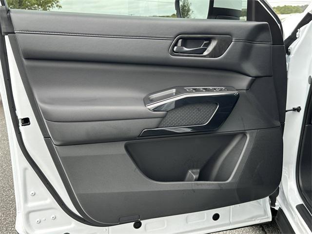 new 2025 Nissan Pathfinder car, priced at $33,721