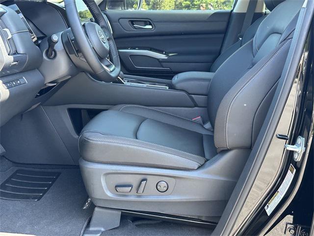 new 2025 Nissan Pathfinder car, priced at $43,344