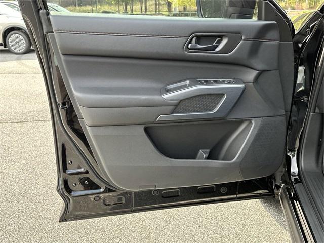 new 2025 Nissan Pathfinder car, priced at $43,178