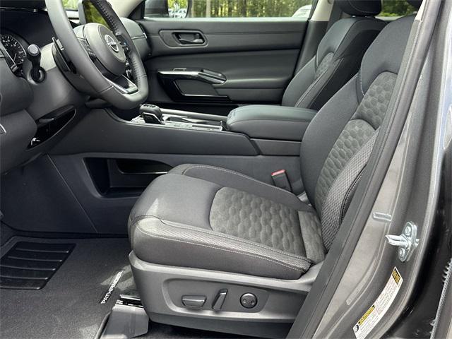 new 2025 Nissan Pathfinder car, priced at $40,604