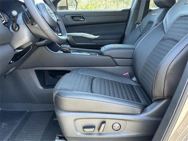 new 2025 Nissan Pathfinder car, priced at $42,672