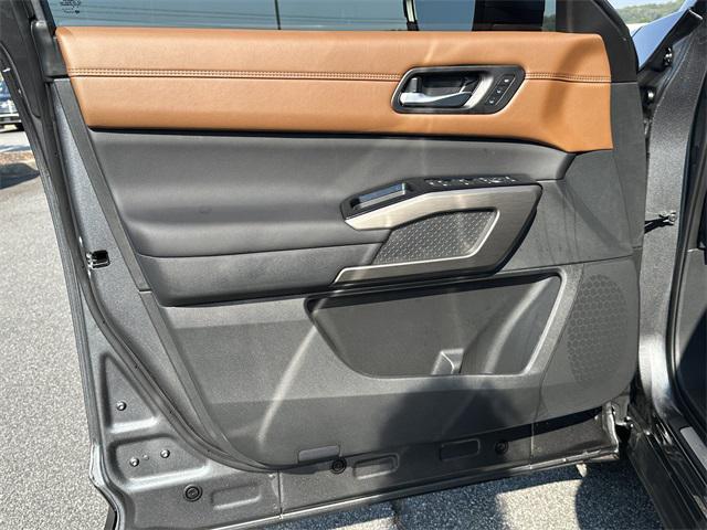 new 2025 Nissan Pathfinder car, priced at $41,570