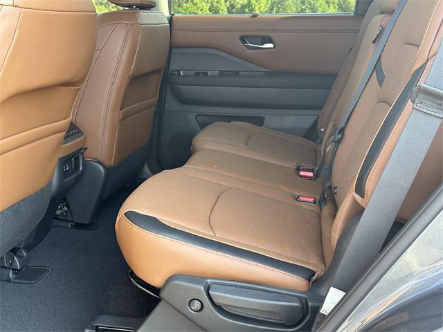 new 2025 Nissan Pathfinder car, priced at $41,570