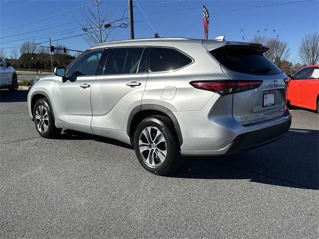 used 2021 Toyota Highlander car, priced at $32,209