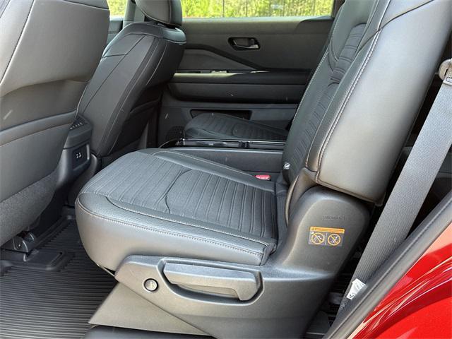 new 2025 Nissan Pathfinder car, priced at $43,316
