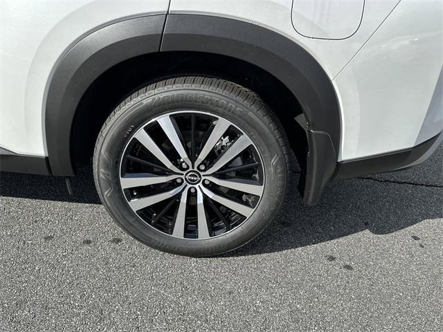 new 2025 Nissan Pathfinder car, priced at $48,784