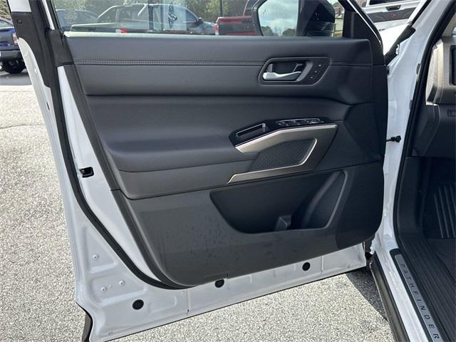 new 2025 Nissan Pathfinder car, priced at $48,784
