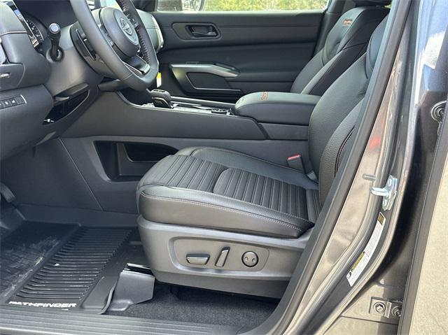 new 2025 Nissan Pathfinder car, priced at $44,413