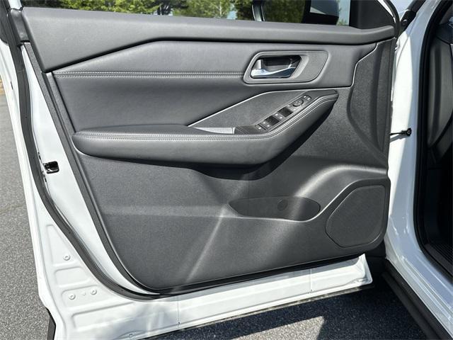 new 2025 Nissan Rogue car, priced at $32,278