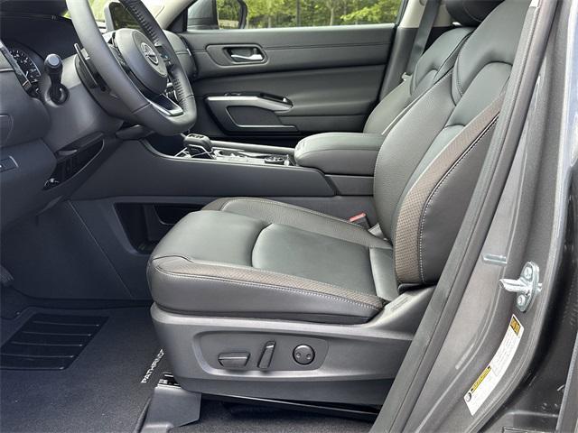 new 2025 Nissan Pathfinder car, priced at $45,987