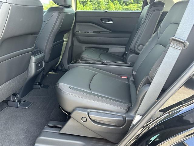 new 2025 Nissan Pathfinder car, priced at $36,294