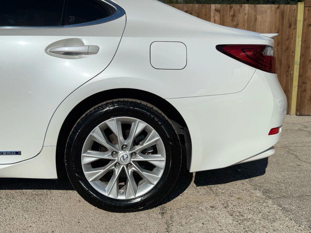 used 2014 Lexus ES 300h car, priced at $13,888