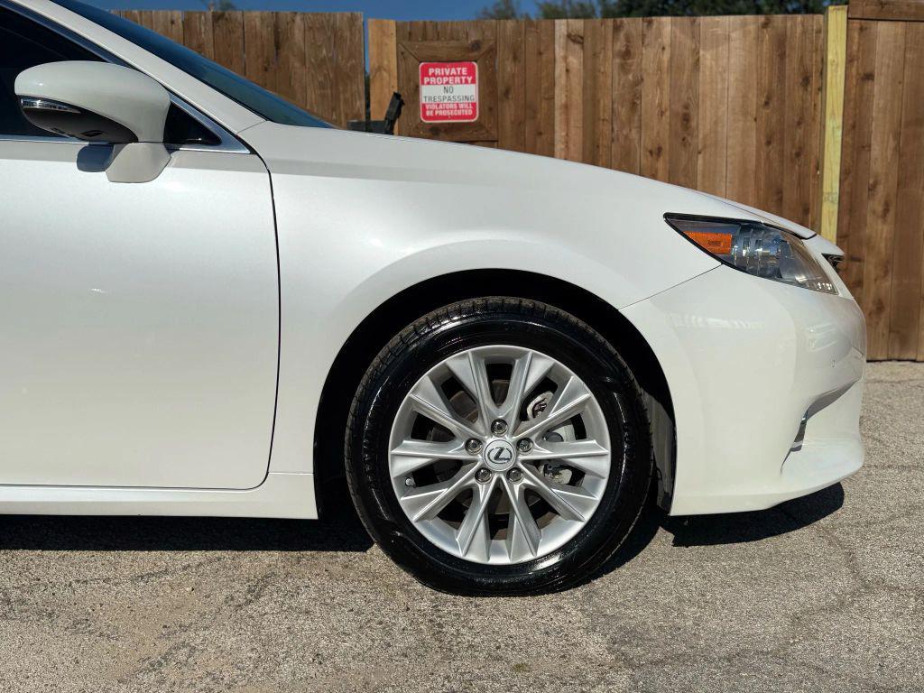 used 2014 Lexus ES 300h car, priced at $13,888