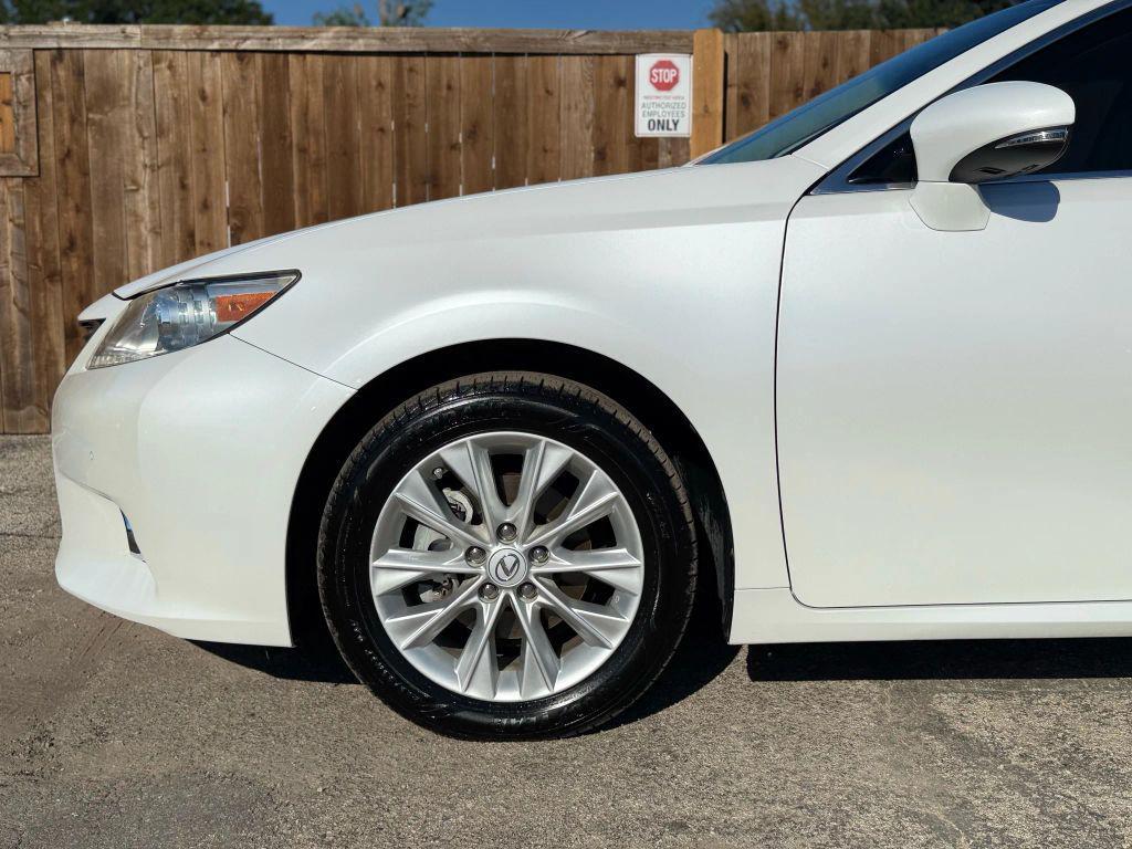 used 2014 Lexus ES 300h car, priced at $13,888