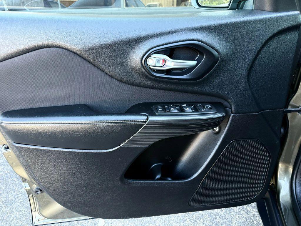used 2014 Jeep Cherokee car, priced at $10,788