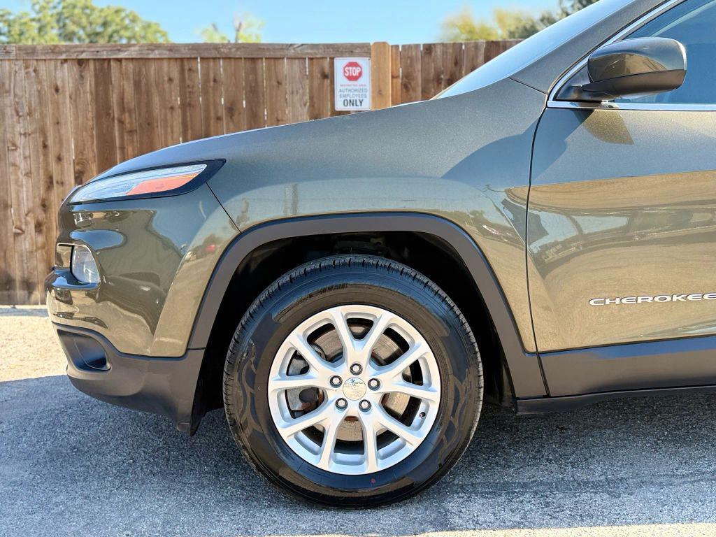 used 2014 Jeep Cherokee car, priced at $10,788