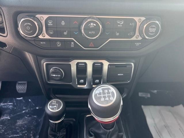new 2025 Jeep Wrangler car, priced at $38,752