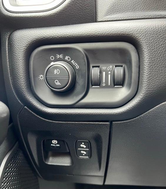 new 2025 Ram 1500 car, priced at $42,592