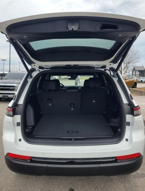 new 2025 Jeep Grand Cherokee car, priced at $41,806