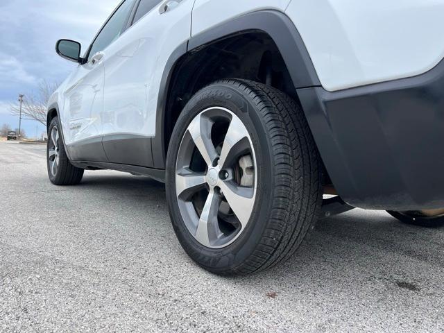 used 2019 Jeep Cherokee car, priced at $13,500