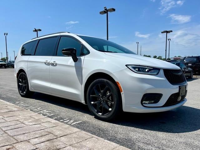 new 2024 Chrysler Pacifica car, priced at $50,114