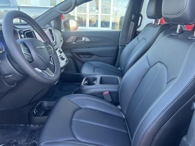 new 2025 Chrysler Pacifica car, priced at $42,622