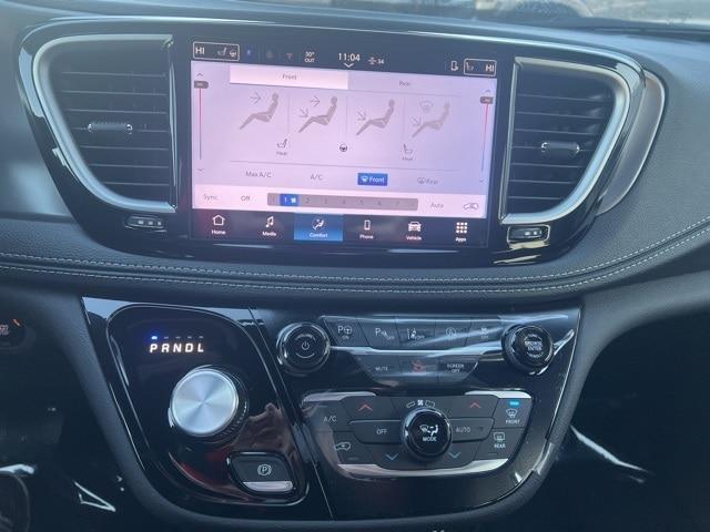 new 2025 Chrysler Pacifica car, priced at $42,622