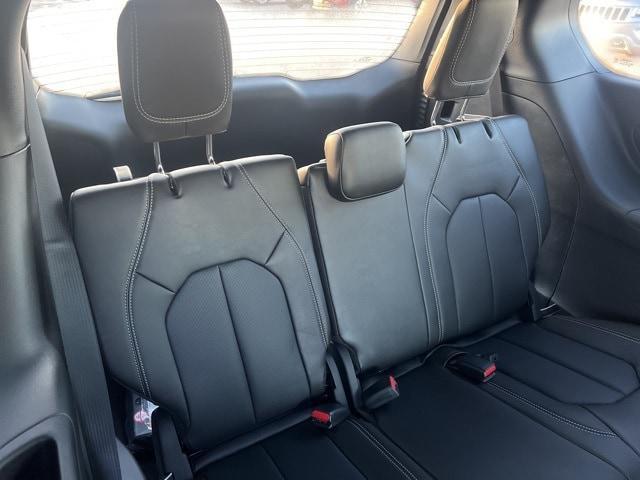 new 2025 Chrysler Pacifica car, priced at $42,622