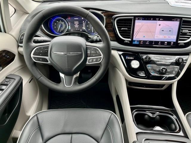 new 2024 Chrysler Pacifica car, priced at $47,611