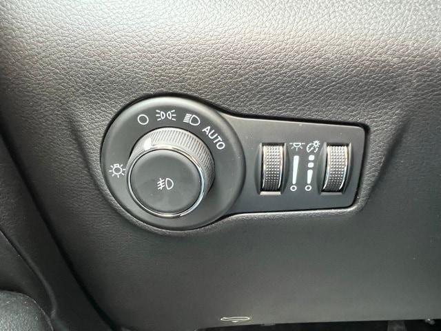 new 2025 Jeep Compass car, priced at $27,458