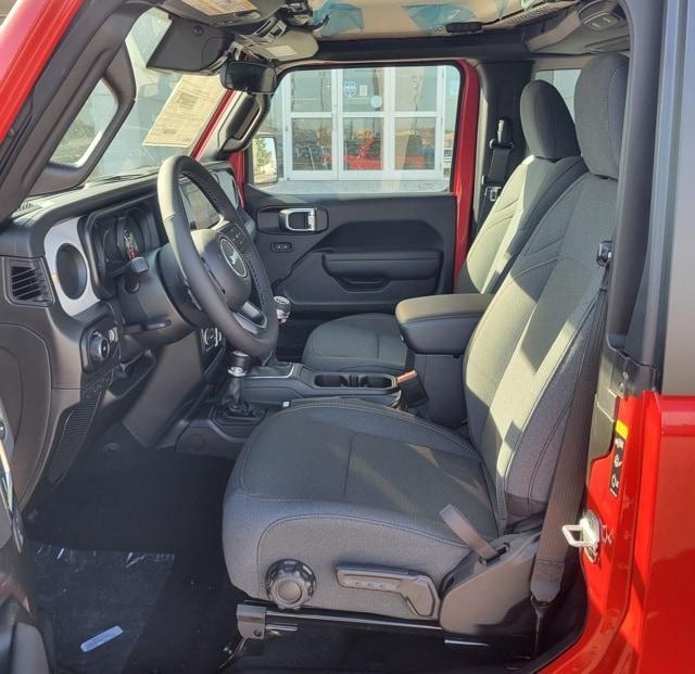 new 2025 Jeep Wrangler car, priced at $37,362