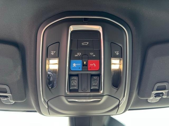 new 2025 Jeep Grand Cherokee car, priced at $39,260