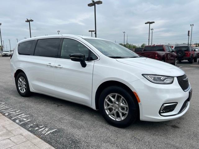 new 2025 Chrysler Pacifica car, priced at $40,232