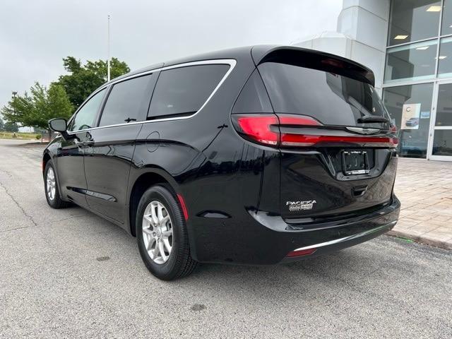 new 2025 Chrysler Pacifica car, priced at $42,427