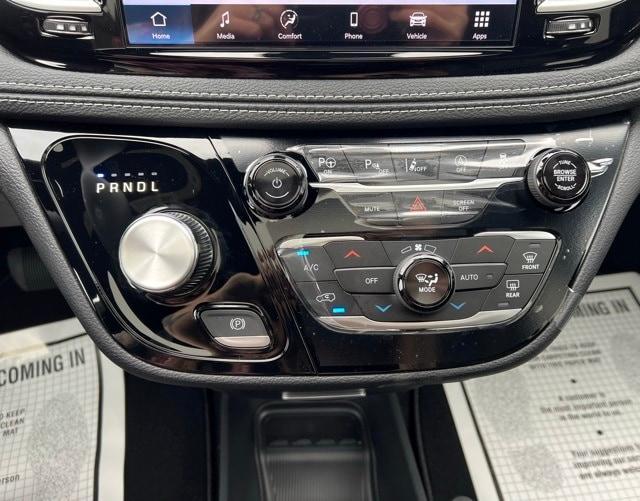 new 2025 Chrysler Pacifica car, priced at $42,427