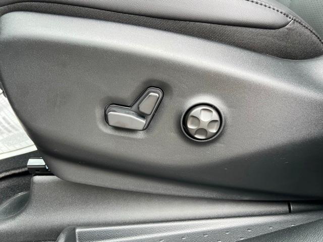 new 2025 Chrysler Pacifica car, priced at $42,427