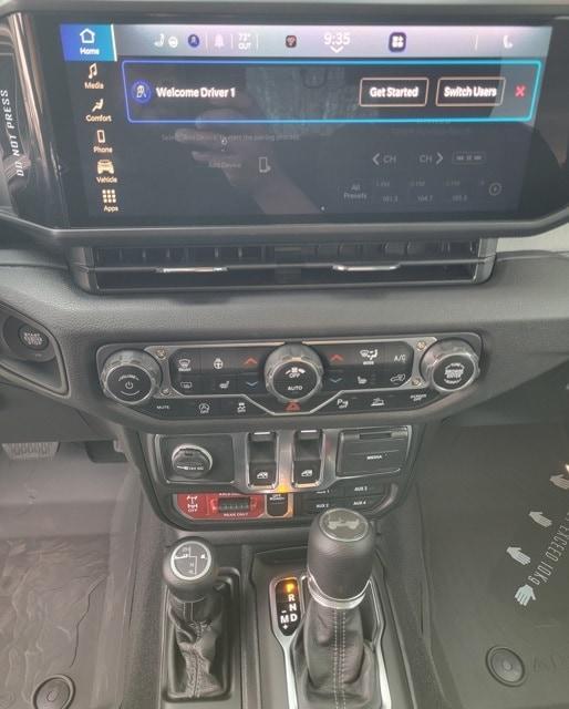 new 2025 Jeep Wrangler car, priced at $46,174
