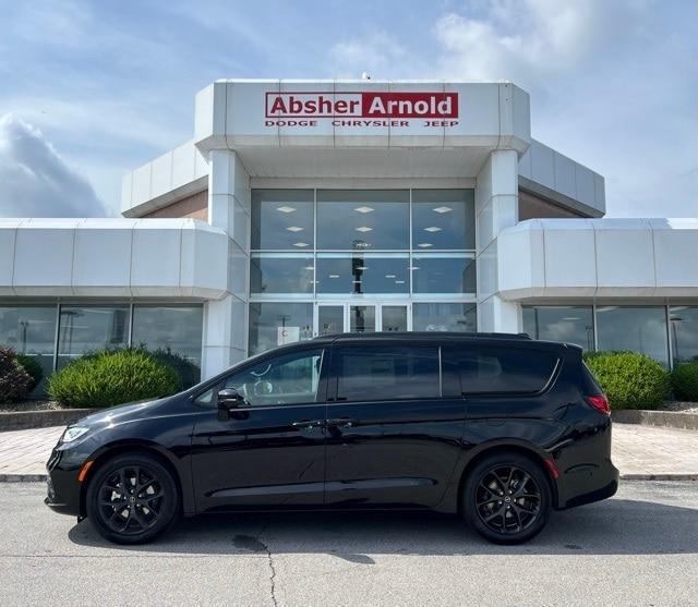 new 2025 Chrysler Pacifica car, priced at $46,911