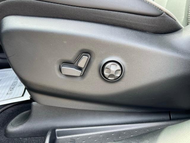 new 2025 Chrysler Pacifica car, priced at $46,911