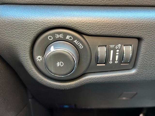 new 2025 Chrysler Pacifica car, priced at $47,406