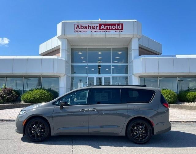 new 2025 Chrysler Pacifica car, priced at $47,406